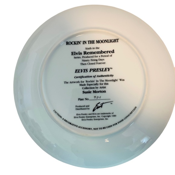 Elvis Presley Memorabilia 
Rockin' In The Moonlight' Porcelain Plate - Picture 7 of 12